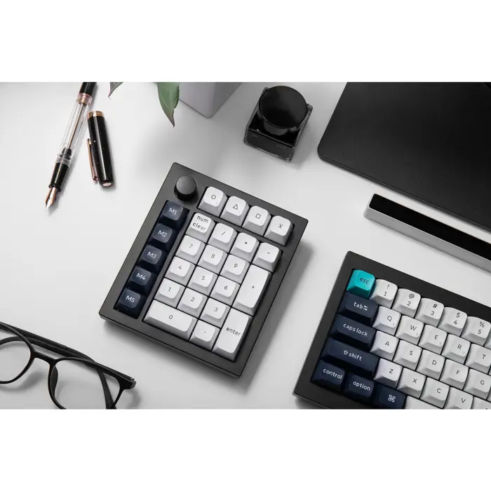keychron-q0-max-numeric-keypad-blackwhite-gateron-jupiter-re-59344-q0m-m1-w.webp