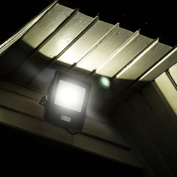 led-projector-v-tac-vt-138s-30w-samsung-chip-motion-sensor-3-88578-wlononwcrdkf5.webp