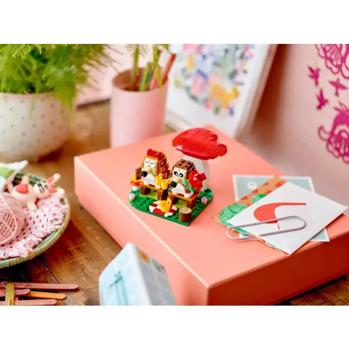 lego-40711-hedgehog-picnic-date-72216-klolegleg1765.webp