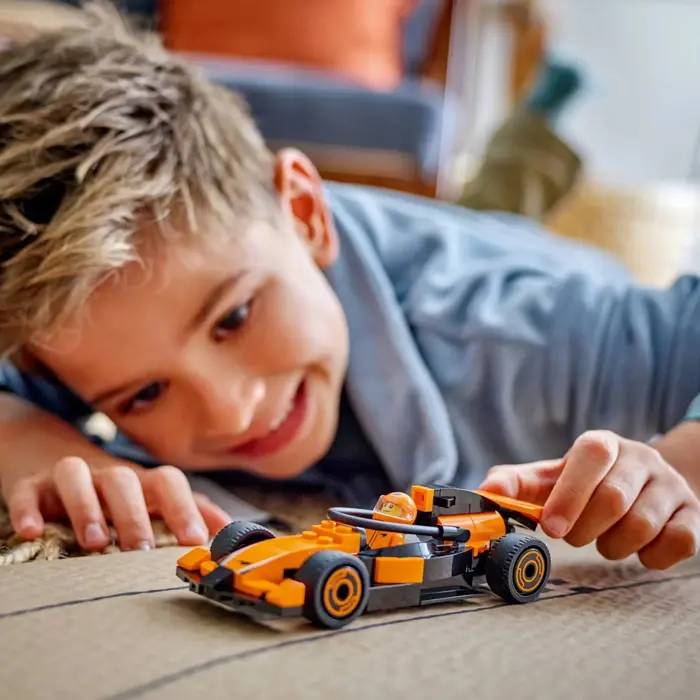 lego-city-60442-f1-driver-with-mclaren-race-car-50726-klolegleg1629.webp