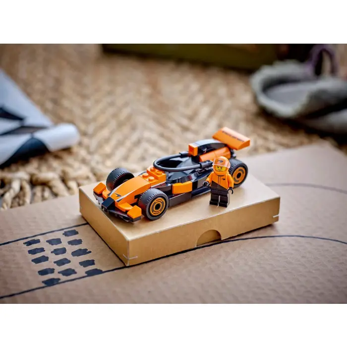 lego-city-60442-f1-driver-with-mclaren-race-car-83071-klolegleg1629.webp