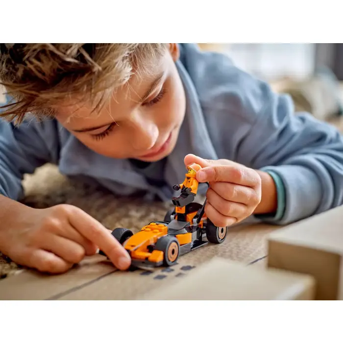 lego-city-60442-f1-driver-with-mclaren-race-car-89656-klolegleg1629.webp