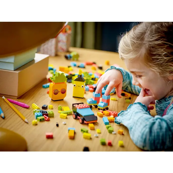 lego-classic-11027-creative-neon-fun-79492-klolegleg0682.webp