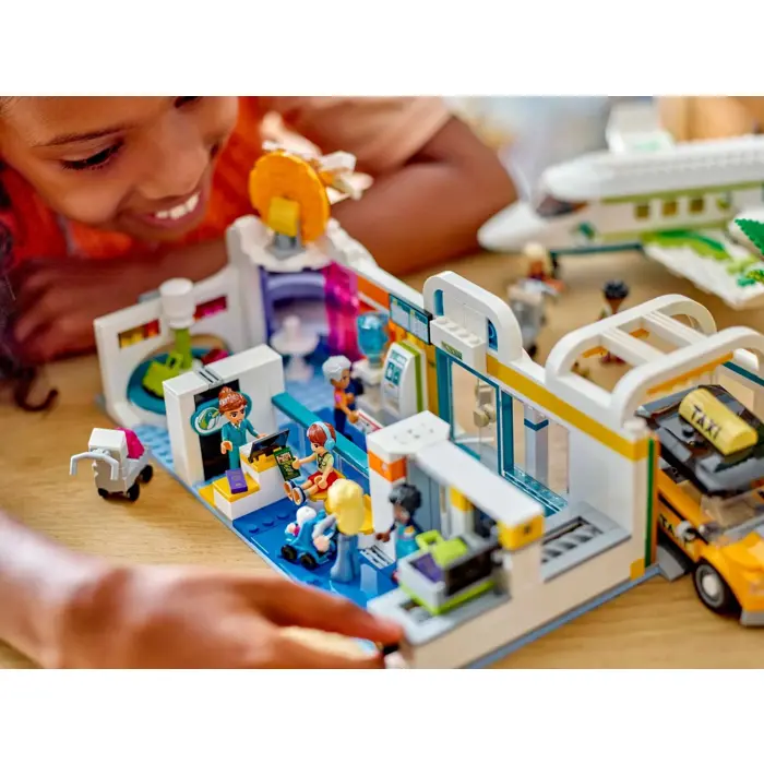 lego-friends-42656-heartlake-city-airport-and-airplane-63333-klolegleg1921.webp