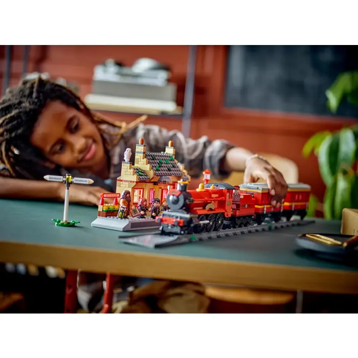 lego-harry-potter-76423-hogwarts-express-and-hogsmeade-stati-55492-klolegleg1917.webp