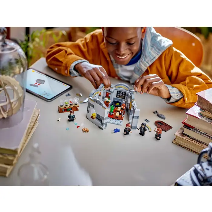 lego-harry-potter-76431-hogwarts-castle-potions-class-44706-klolegleg1468.webp