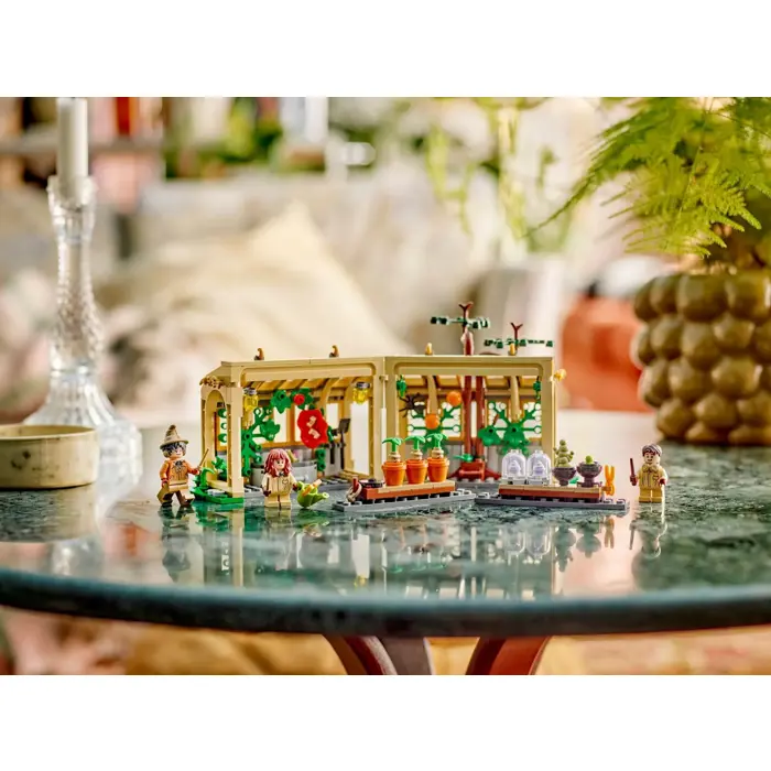 lego-harry-potter-76445-hogwarts-castle-herbology-class-53489-klolegleg1852.webp