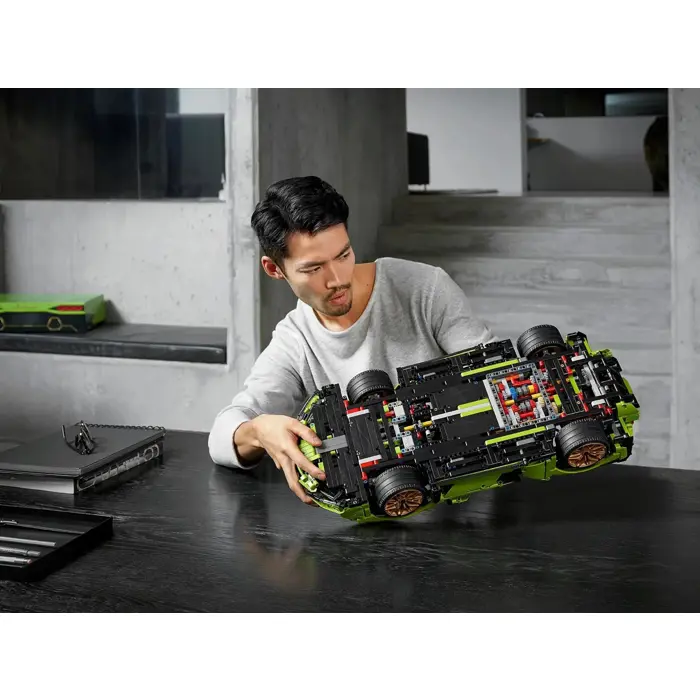lego-technic-42115-lamborghini-sian-fkp-37-61764-klolegleg0076.webp