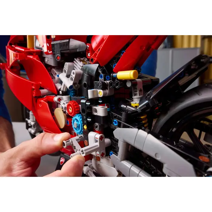 lego-technic-42202-ducati-panigale-v4-s-motorcycle-39437-klolegleg1605.webp