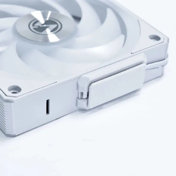 lian-li-uni-fan-cl-wireless-lufter-3er-pack-120mm-weis-12cl1-58072-luli-146-ck.webp