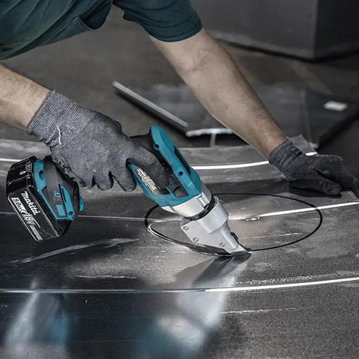makita-18v-sheet-metal-shears-model-djs131z-88817-wlononwcrjaie.webp