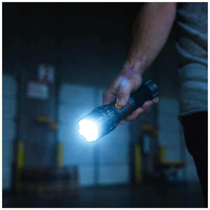 nebo-rucna-svjetiljka-led-4000-lm-2600-mah-ip67-neb-0031-g-33634-dez-61686.webp