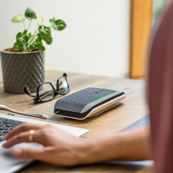 poly-sync-20-usb-c-speakerphone-94136-wlononwcrcls6.webp