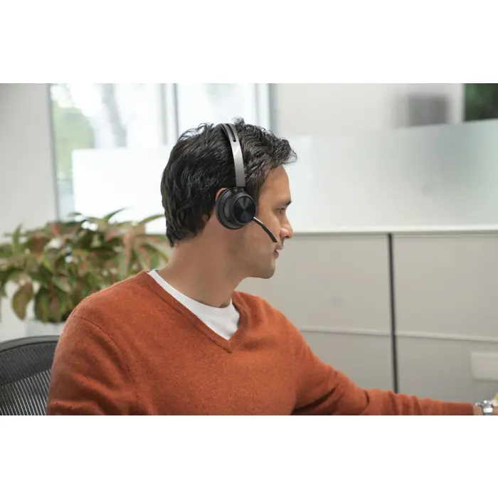 poly-voyager-focus-2-usb-c-c-headset-usb-ca-adapter-charging-54758-wlononwcrdek8.webp