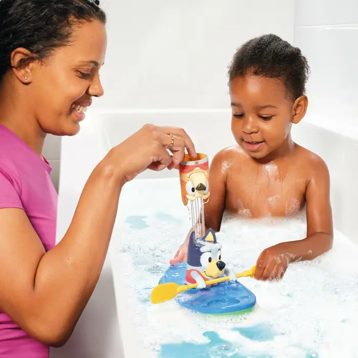tomy-bluey-kayak-with-paddles-e73670-4-5921-wlononwcrjnle.webp