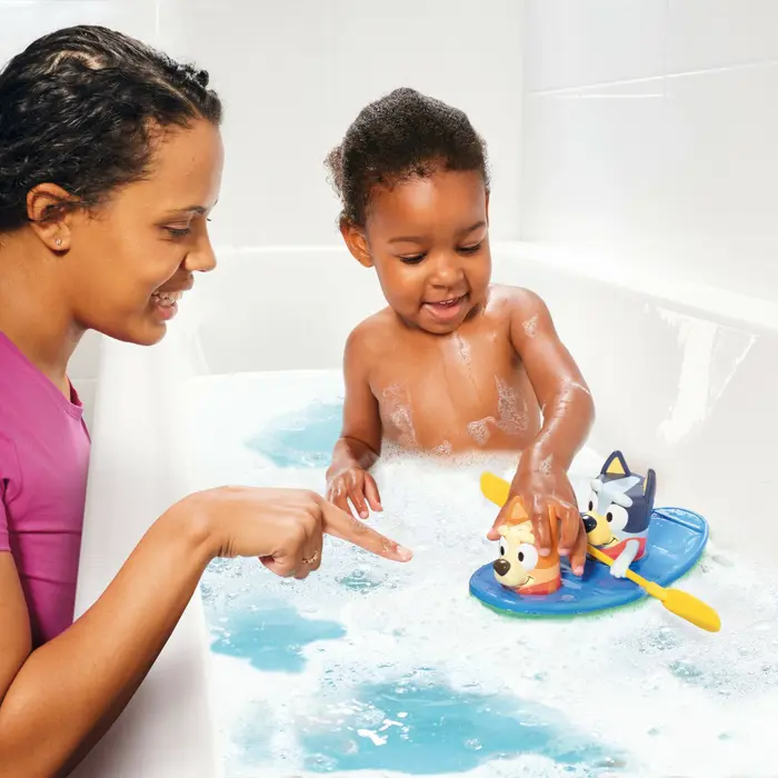 tomy-bluey-kayak-with-paddles-e73670-4-63498-wlononwcrjnle.webp