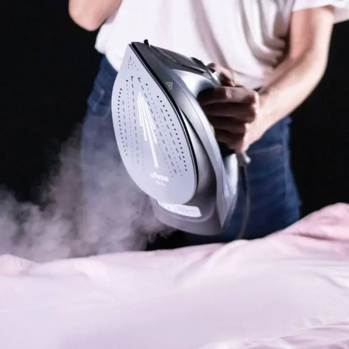 ufesa-lightweight-steam-iron-pv1100c-daily-black-67014-e0013364.webp