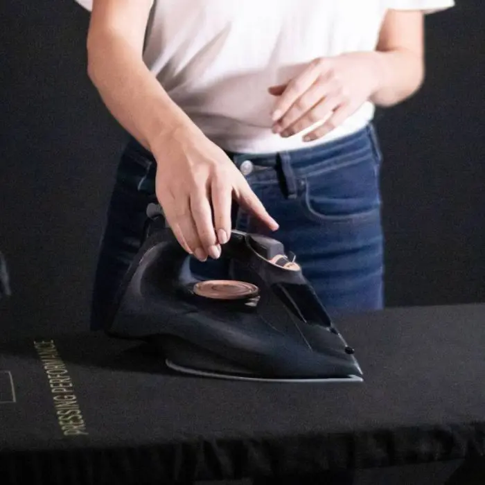 ufesa-lightweight-steam-iron-pv1100c-daily-black-90863-e0013364.webp