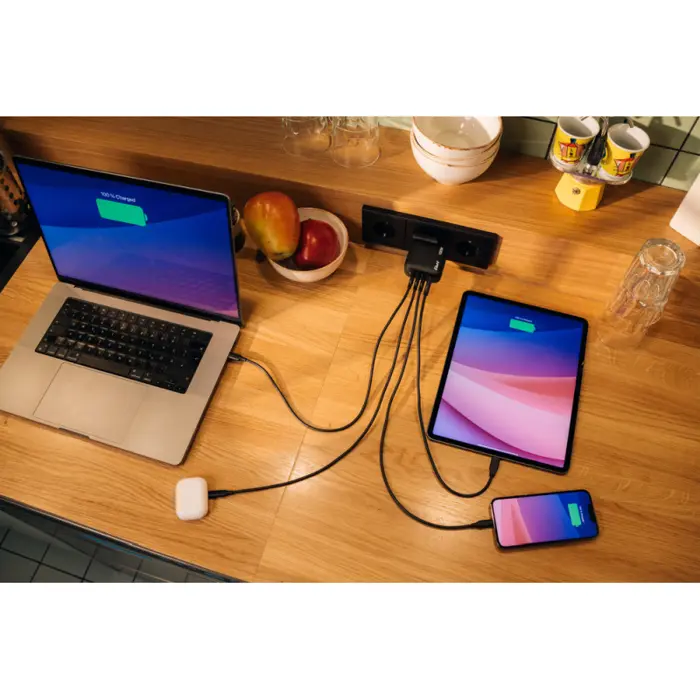 verbatim-mini-gan-zidni-punjac-100-w-pd-qc-30-3xusb-c-1-x-us-53133-v032231.webp
