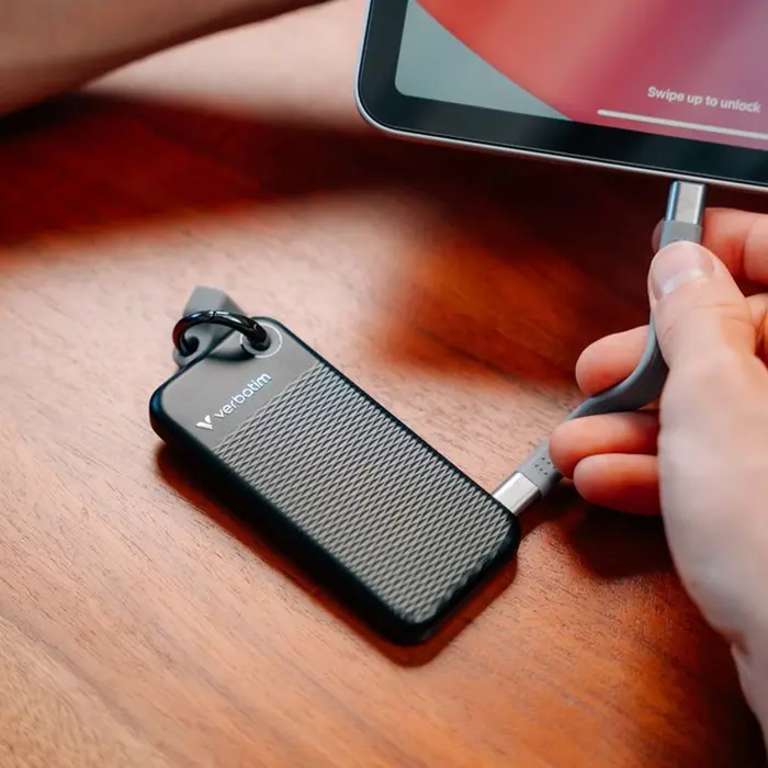 verbatim-pocket-1tb-ssd-vanjski-disk-usb-32-gen2-blackgrey-87623-v032190.webp