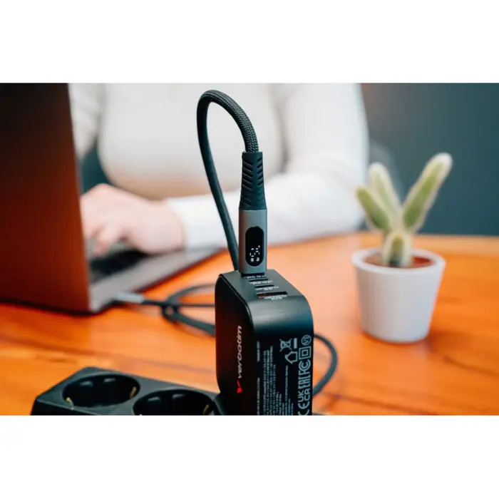 verbatim-sync-charge-kabel-usb-c-na-usb-c-240w-40-gbps-zaslo-40350-v031849.webp