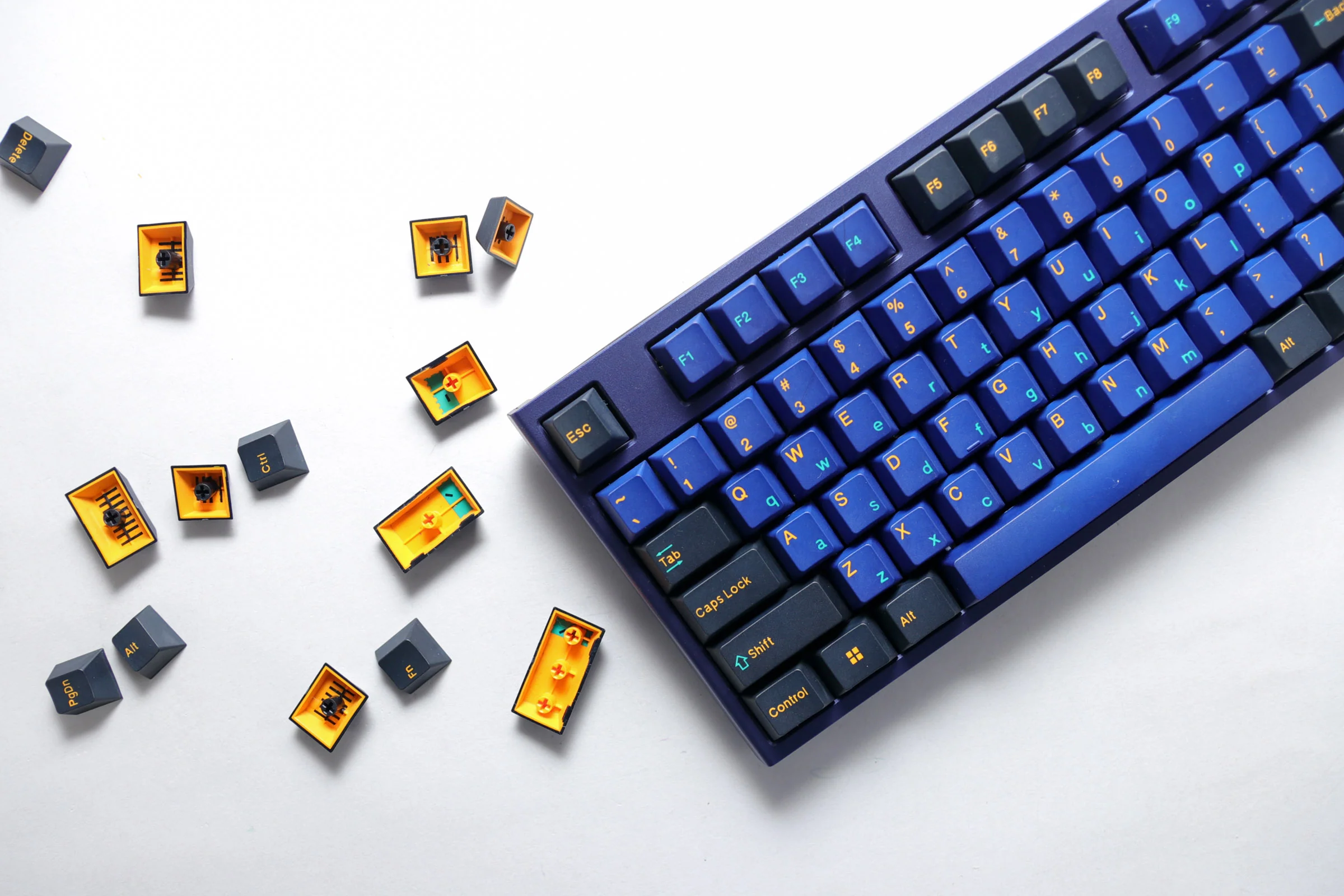 16664-6NV9B-133-Key-Triple-Shot-Horizon-Cherry-Profile-Keycaps.webp