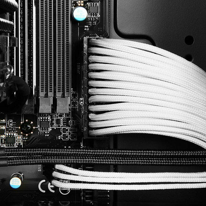 BitFenix 6-Pin PCIe Verlängerung 45cm - sleeved weiß/schwarz BFA-MSC-6PEG45WK-RP