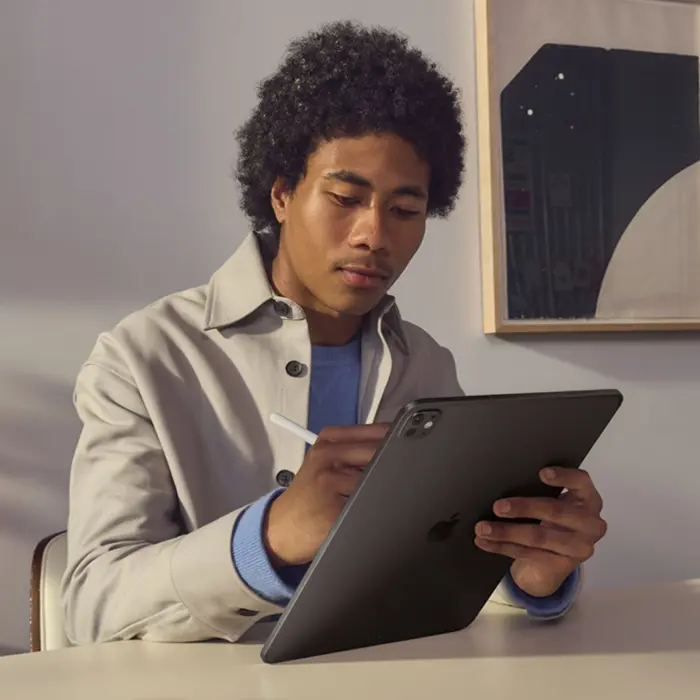 Apple iPad 11-inch Pro Wi‑Fi + Cellular 256GB with standard glass - Silver