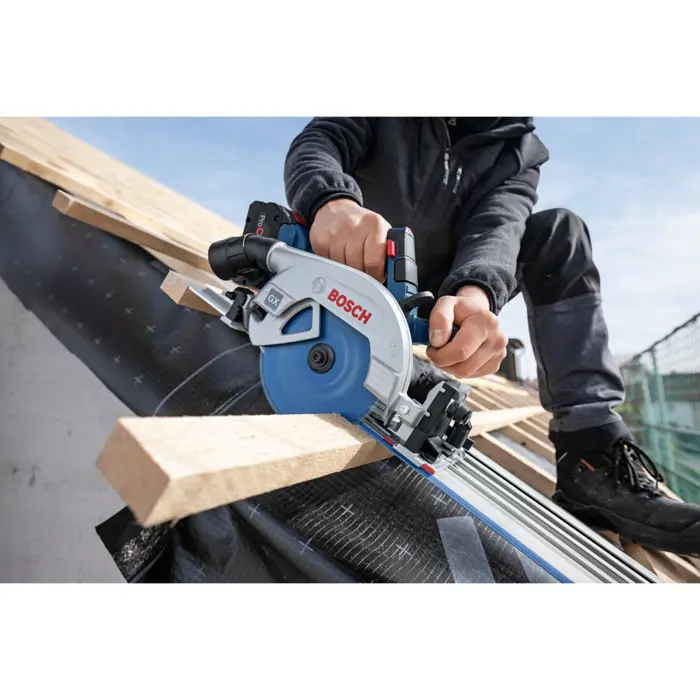 Bosch cordless portable circular saw GKS 18V-57-2 GX Professional solo, 18Volt (blue/black, without battery and charger, in L-BOXX)