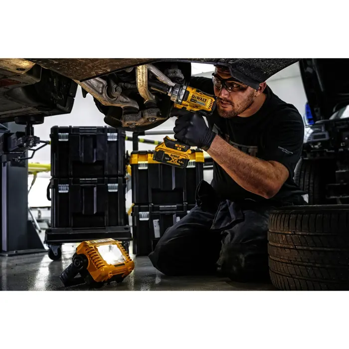 DeWALT cordless construction site light DCL077-XJ, construction spotlight