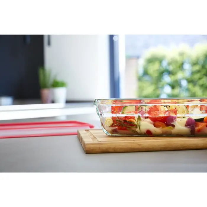 Emsa CLIP & CLOSE glass food storage container 3.0 liters (transparent/red, rectangular)