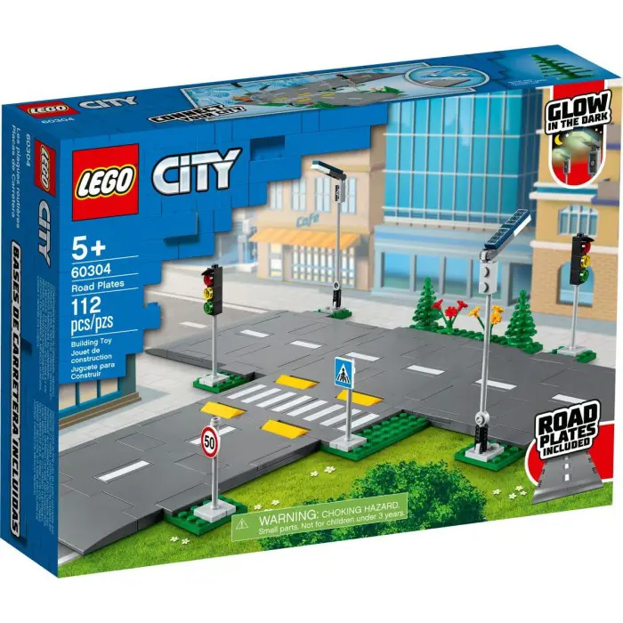 LEGO City intersection with traffic lights 60304