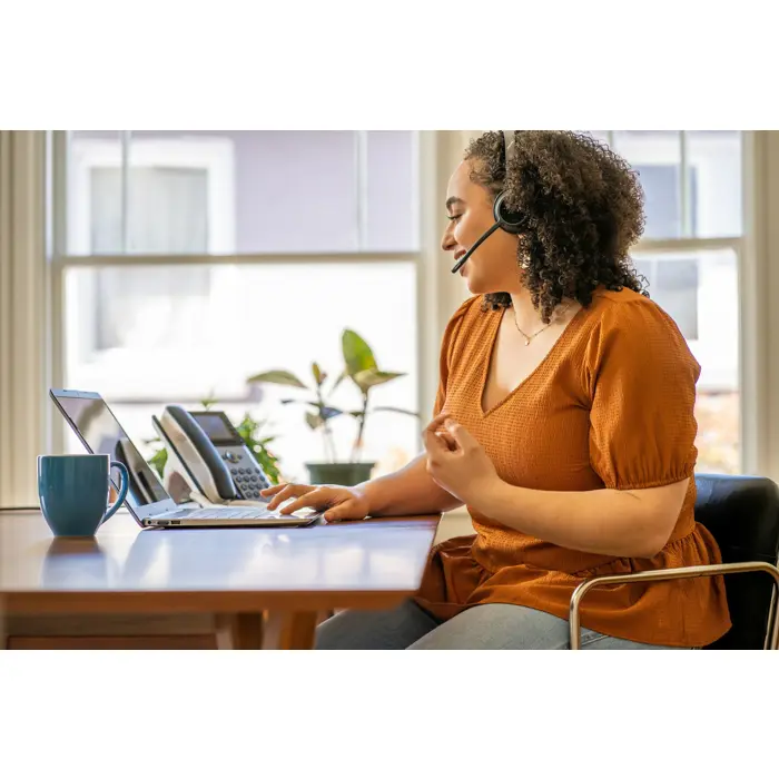 POLY Voyager 4320 Microsoft Teams Certified USB-C Headset +BT700 dongle Wireless Headband Office/Call Center USB Type-C Bluetooth Black